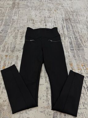 High-Waist Black Women’s Active Leggings with Zip Pockets